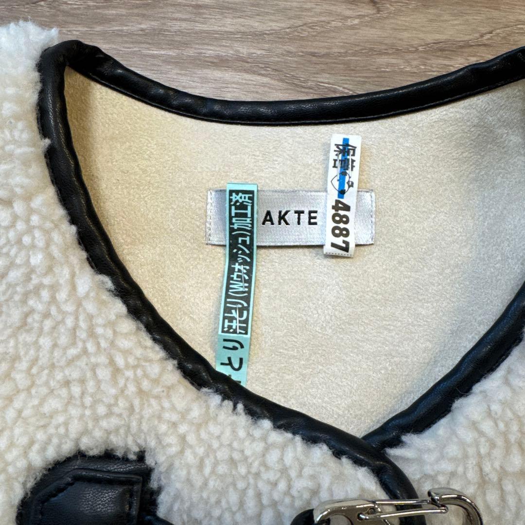 AKTE コート