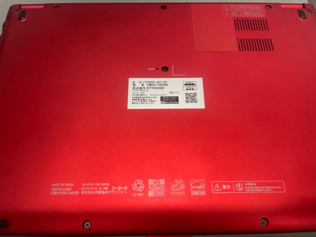 富士通　LIFE BOOK UH77/B3 軽量ノートPC