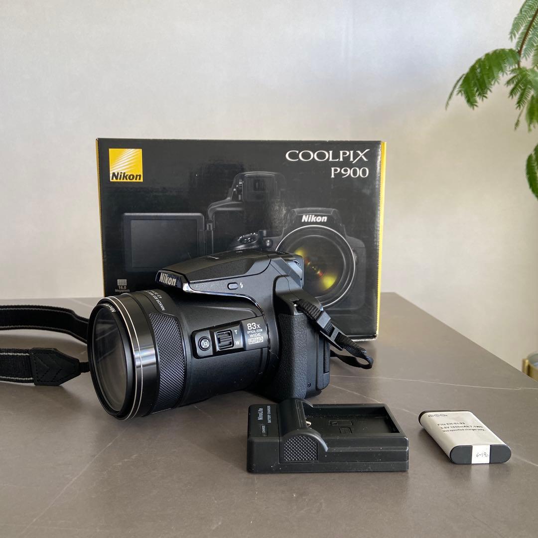 Nikon COOLPIX P900 本体と付属品