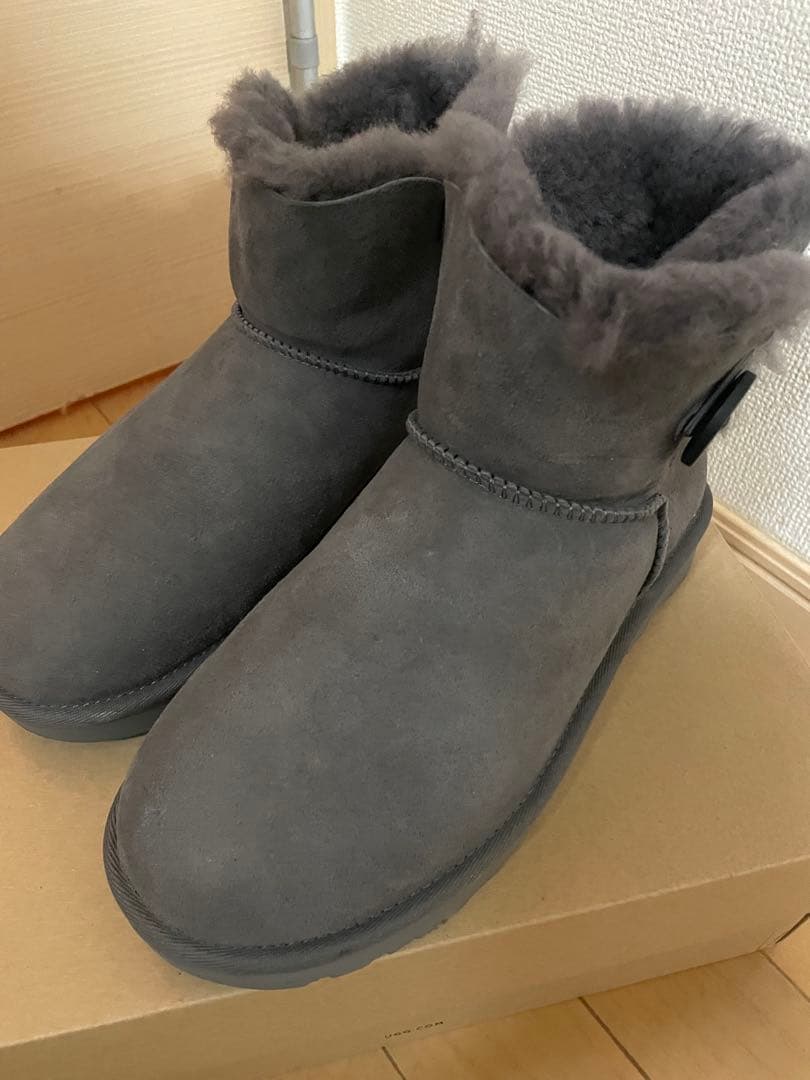 新品 UGG MINI BAILEY BUTTON ムートンブーツ