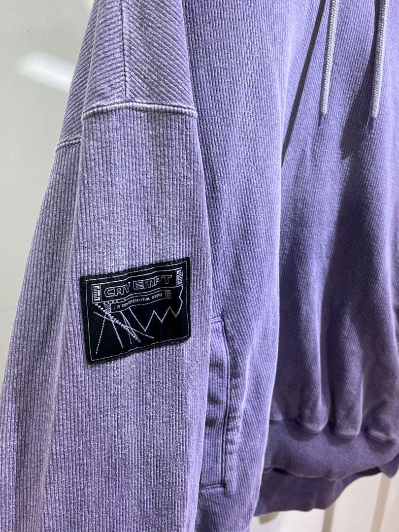 【CAVEMPT C.E/シーイー】フード付きパーカー ロゴパッチ付き