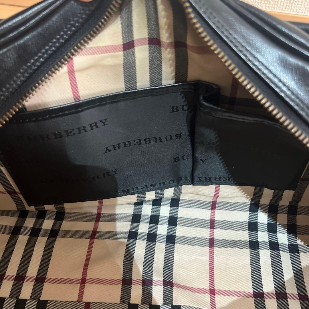 BURBERRY ブラックレザー ハンドバッグ