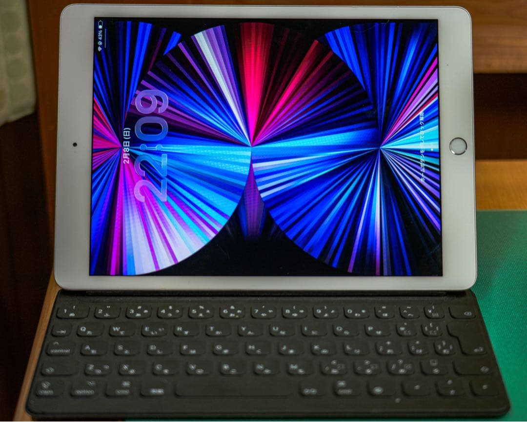 iPad 第８世代 本体 128GB apple 純正キーボード付き