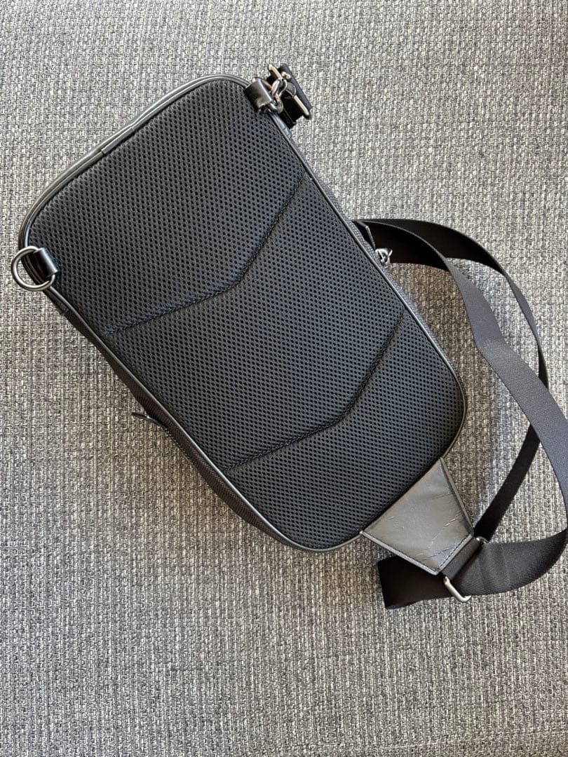 近年モデル 極美品コーチ COACH メンズ ボディバッグ レザー 斜め掛け 黒