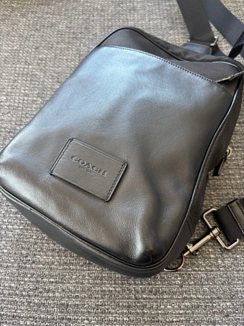 近年モデル 極美品コーチ COACH メンズ ボディバッグ レザー 斜め掛け 黒