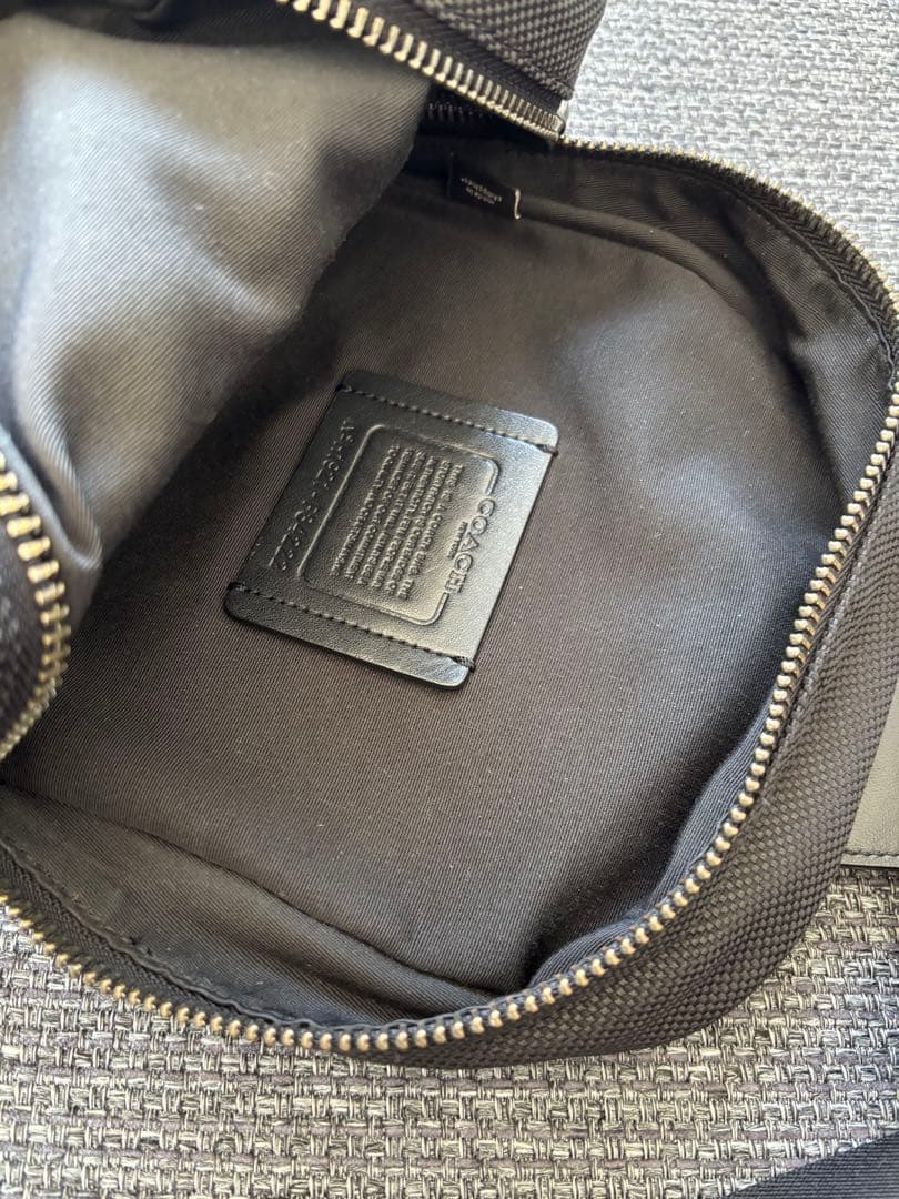 近年モデル 極美品コーチ COACH メンズ ボディバッグ レザー 斜め掛け 黒