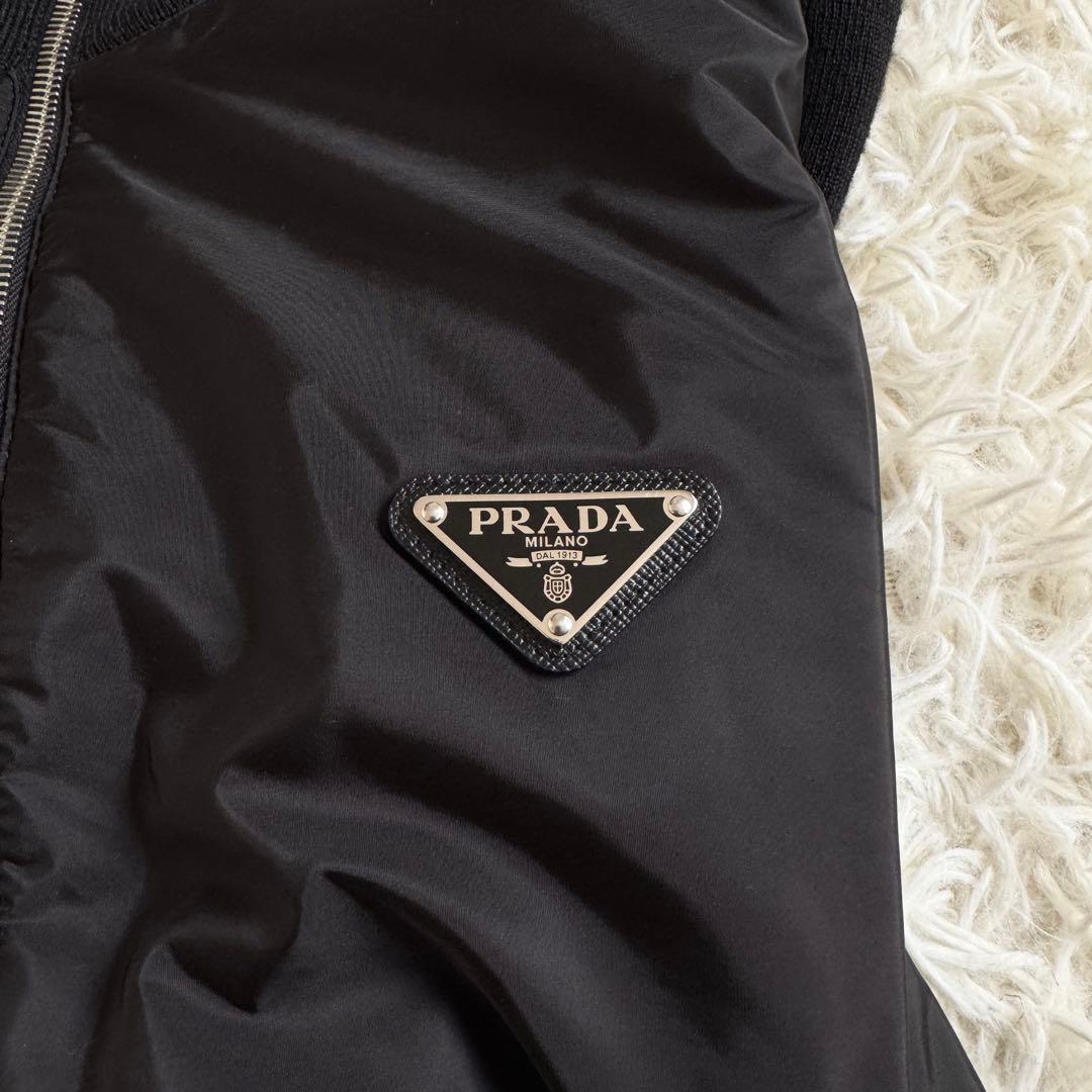 美品　プラダ　ドライバーズニット　三角プレート　ブラック　Mサイズ　現行
