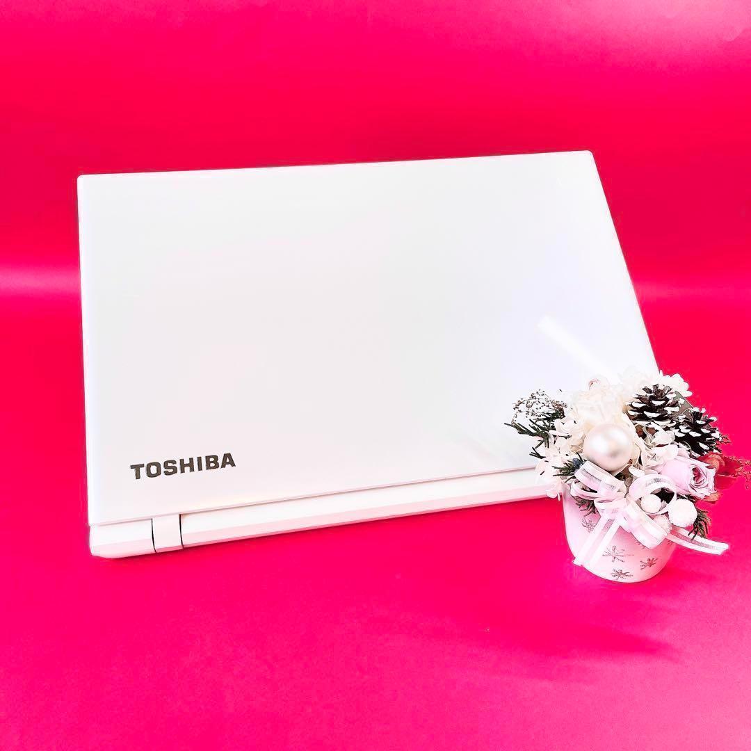 動作良好❣️ブルーレイ見れる✨️薄型ノートパソコン✨️可愛いホワイト！カメラ付きSSD