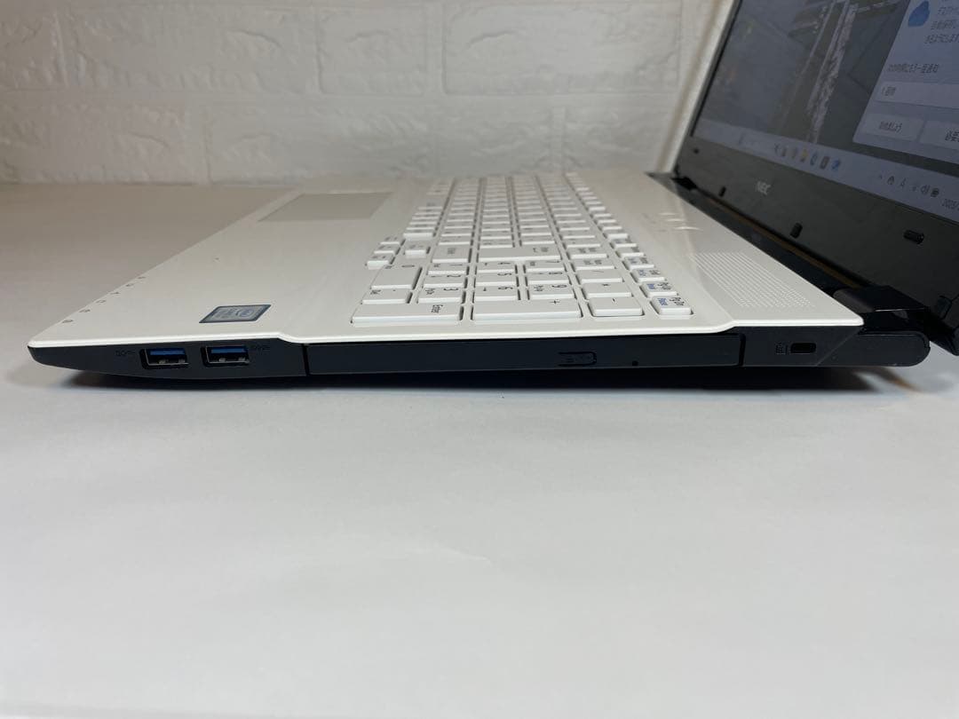 【美品】NEC☆LAVIE☆ホワイト☆i3☆SSD☆サクサク動きすぐ使える