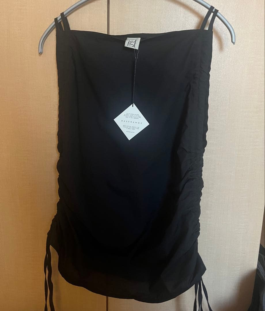 トップス baserange pictorial strap top