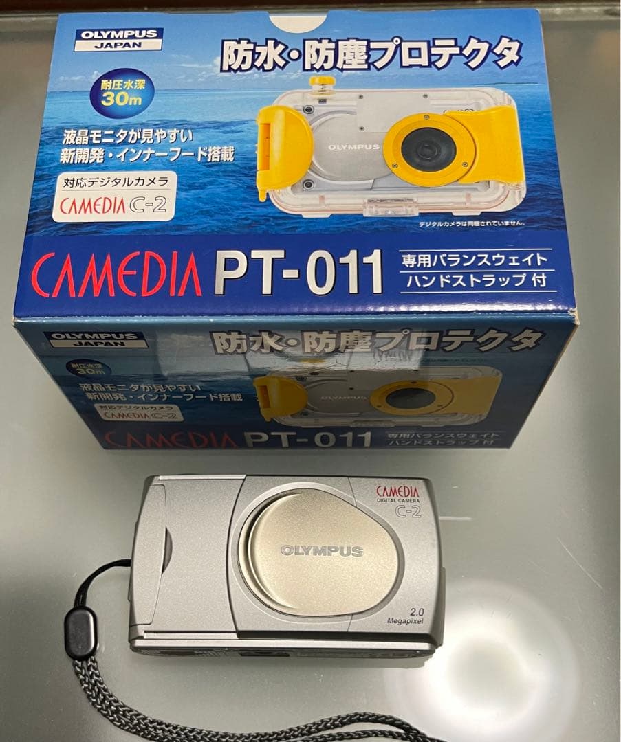 CAMEDIA C-2 ZoomとプロテクターPT-011