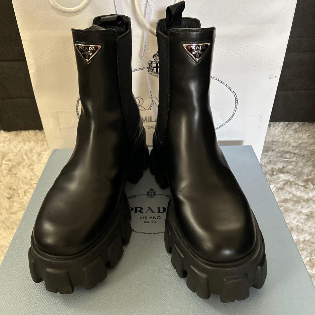 プラダブーツ