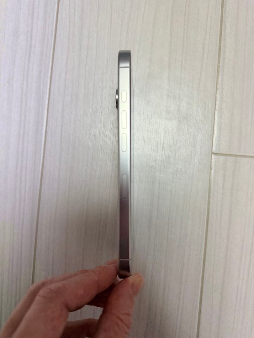 iPhone 16 Pro 128GB ホワイトチタニウム SIMフリー