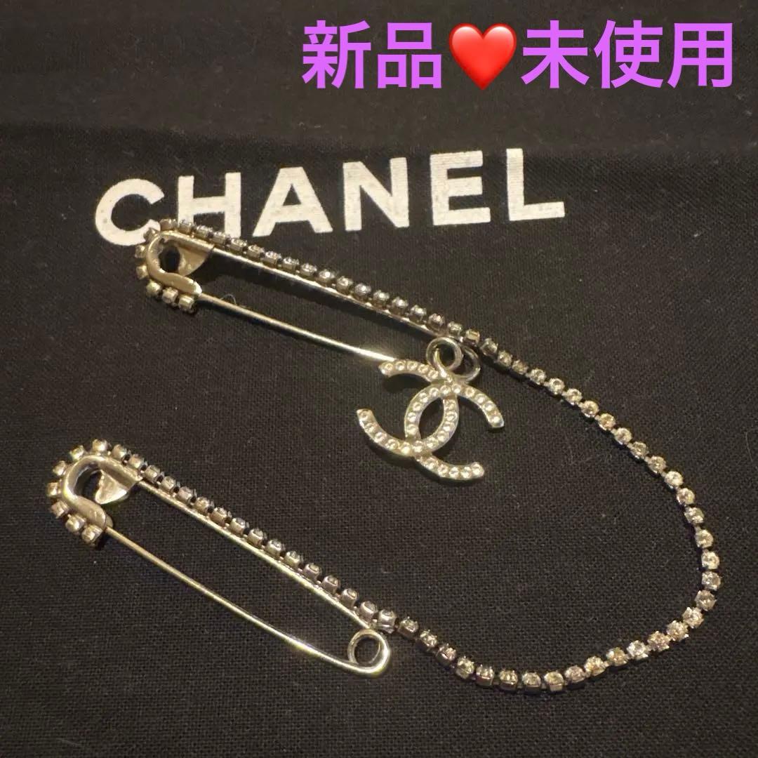 新品❤️CHANEL 安全ピンブローチ　ココマーク　ダブルピンメタル