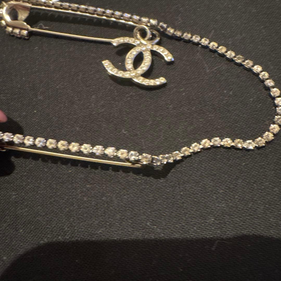 新品❤️CHANEL 安全ピンブローチ　ココマーク　ダブルピンメタル