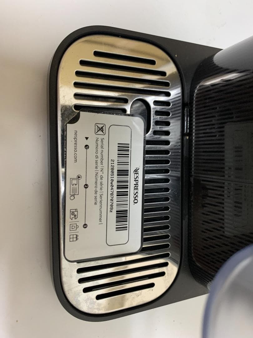 ネスプレッソ 2021年製 コーヒーメーカー F121-BK-W