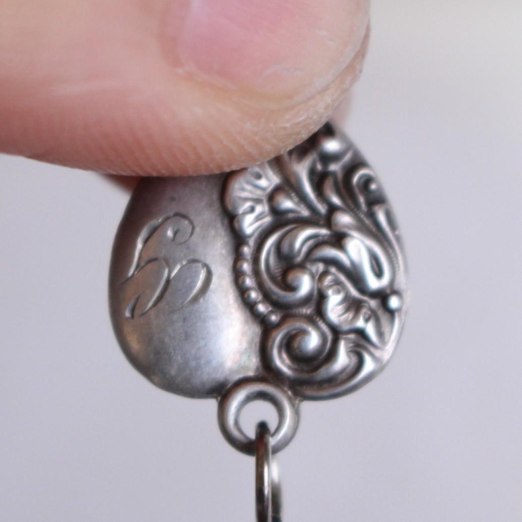 40s　スウィートハートジュエリー　波　スクロール　アールデコ　NAVY 古着に