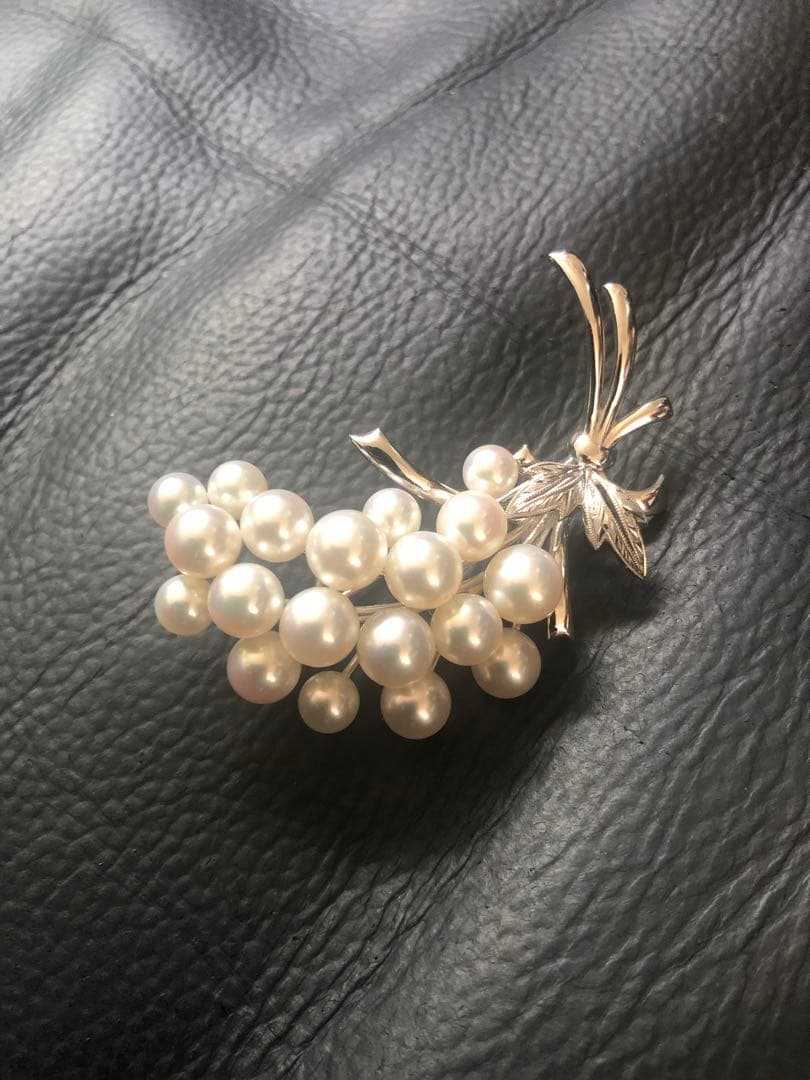 Mikimoto ミキモト真珠 K14WGブローチ あこや真珠　ぶどうモチーフ