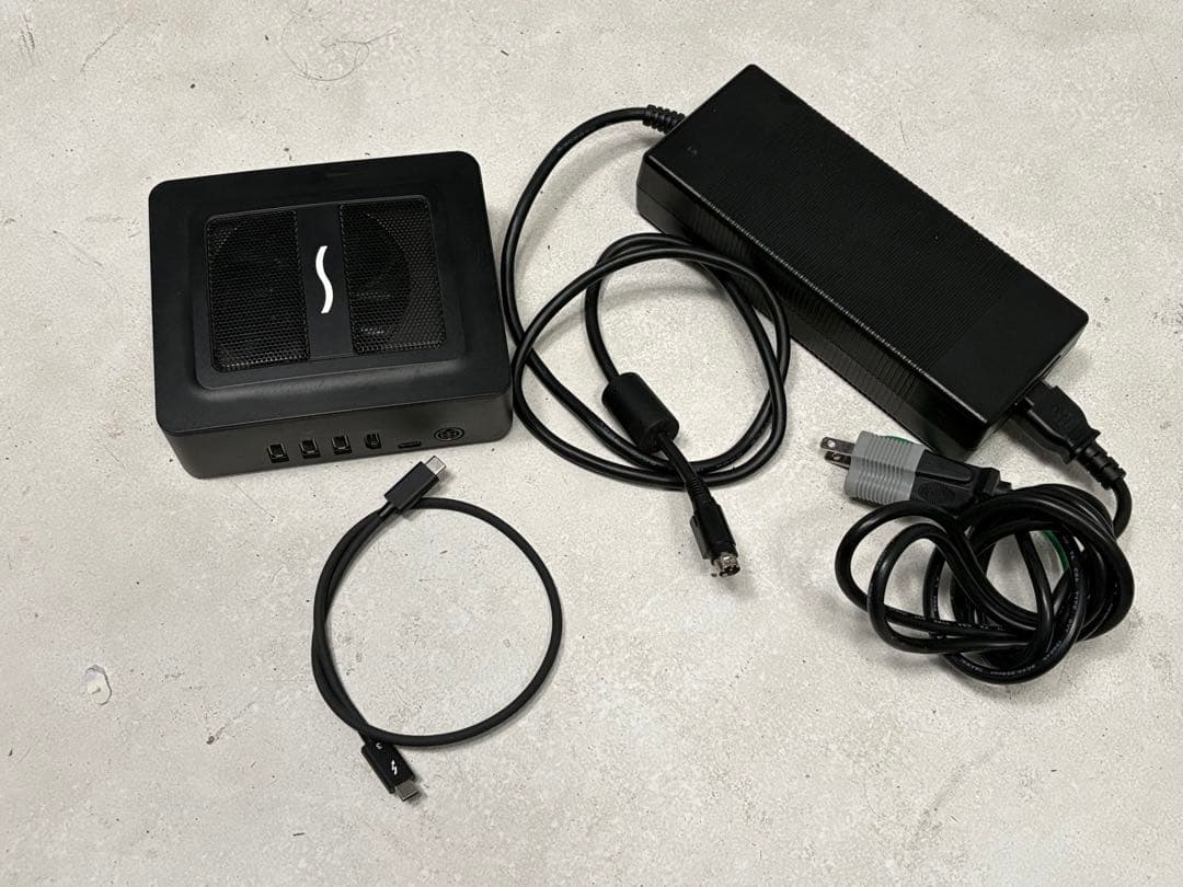 グラフィックボード・グラボ・ビデオカード eGFX Breakaway Puck-Radeon RX570