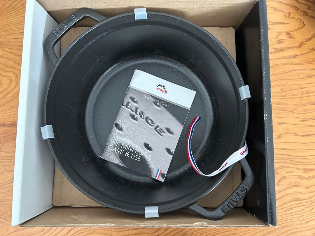 新品STAUB COCOTTE ROUNDE 24cm 黒