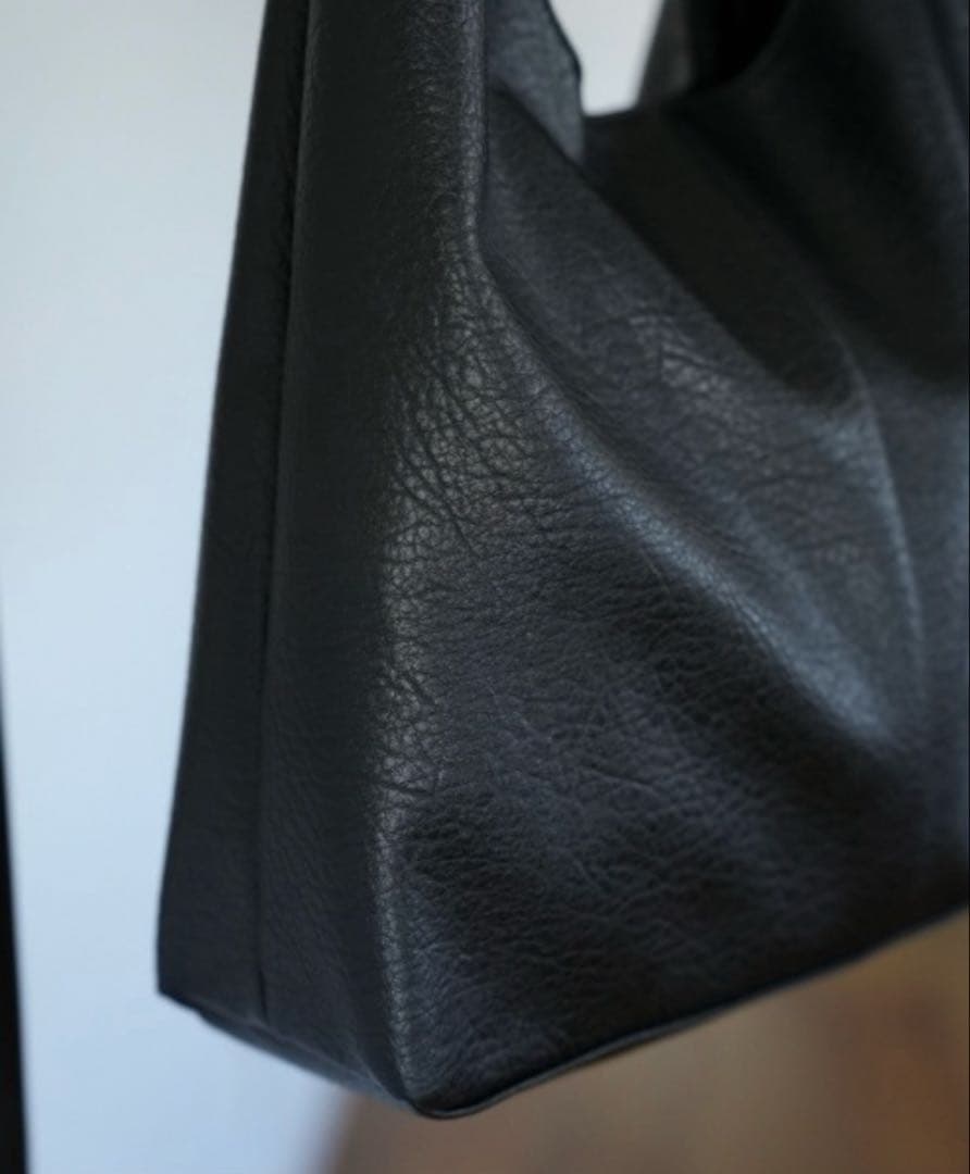 新品 LURAKU シンセティックレザーロープハンドルバッグ