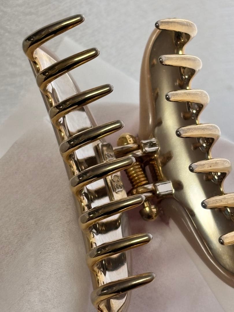 アッカ　ヘアクリップ　ティアラクイーン　ミディアム