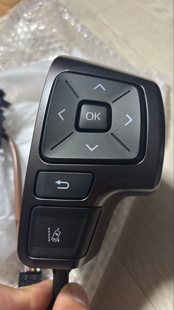 ハイエース　200系 ダークプライム2 ステアリングスイッチ