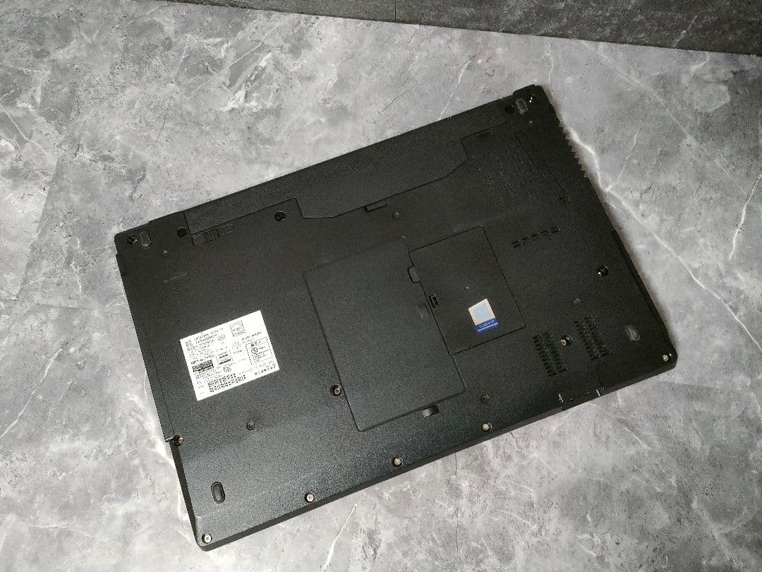 美品 FUJITSU 第10世代 メモリ16GB 新品SSD256GB