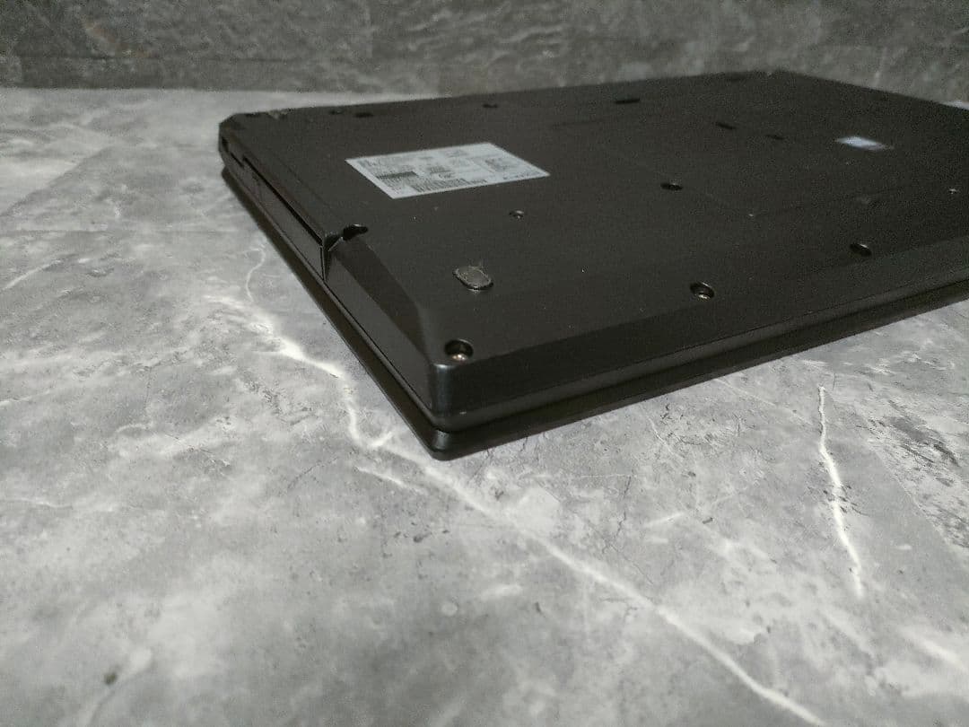 美品 FUJITSU 第10世代 メモリ16GB 新品SSD256GB