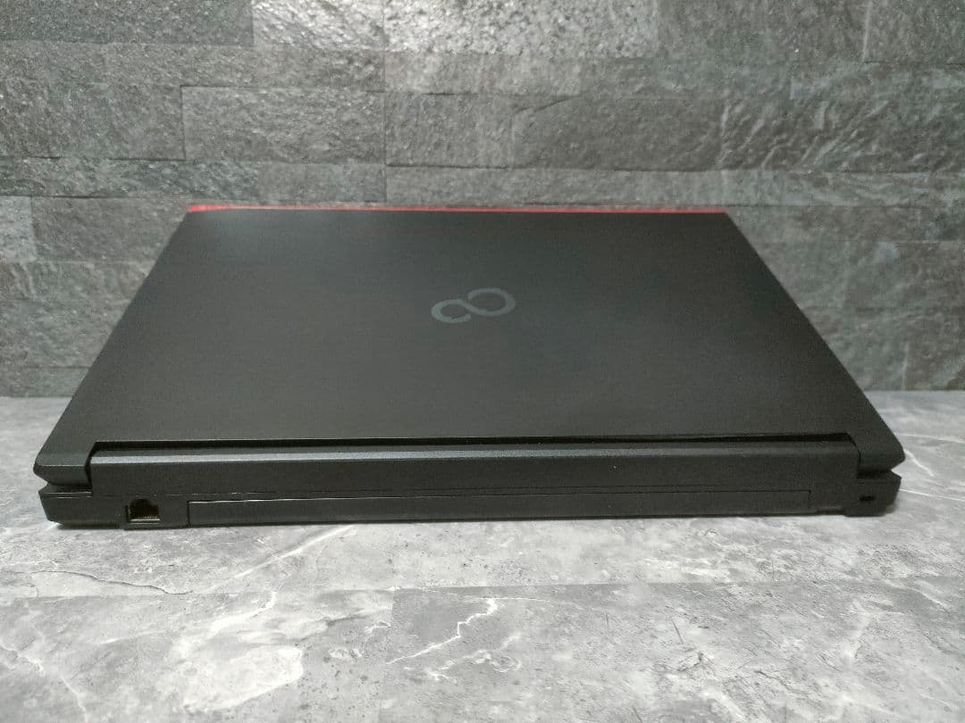 美品 FUJITSU 第10世代 メモリ16GB 新品SSD256GB