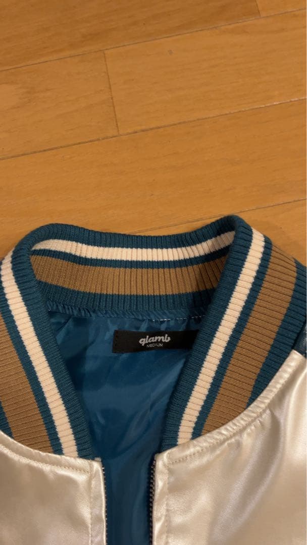 新品未使用　glamb シンセレザー スカジャン ベージュ Mサイズ