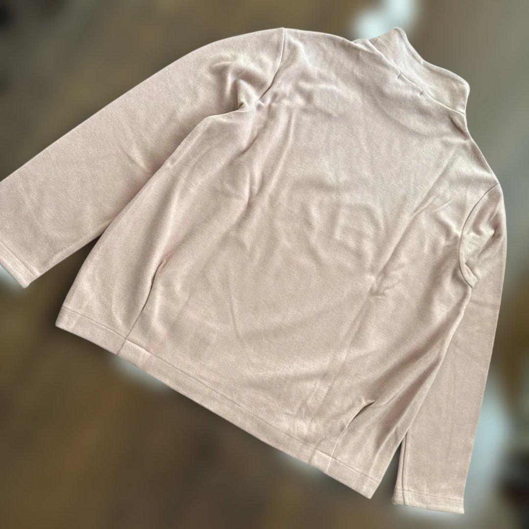 ピッコーネ　ピンク タートルネック 猫のブローチ付き　40 新品、未使用