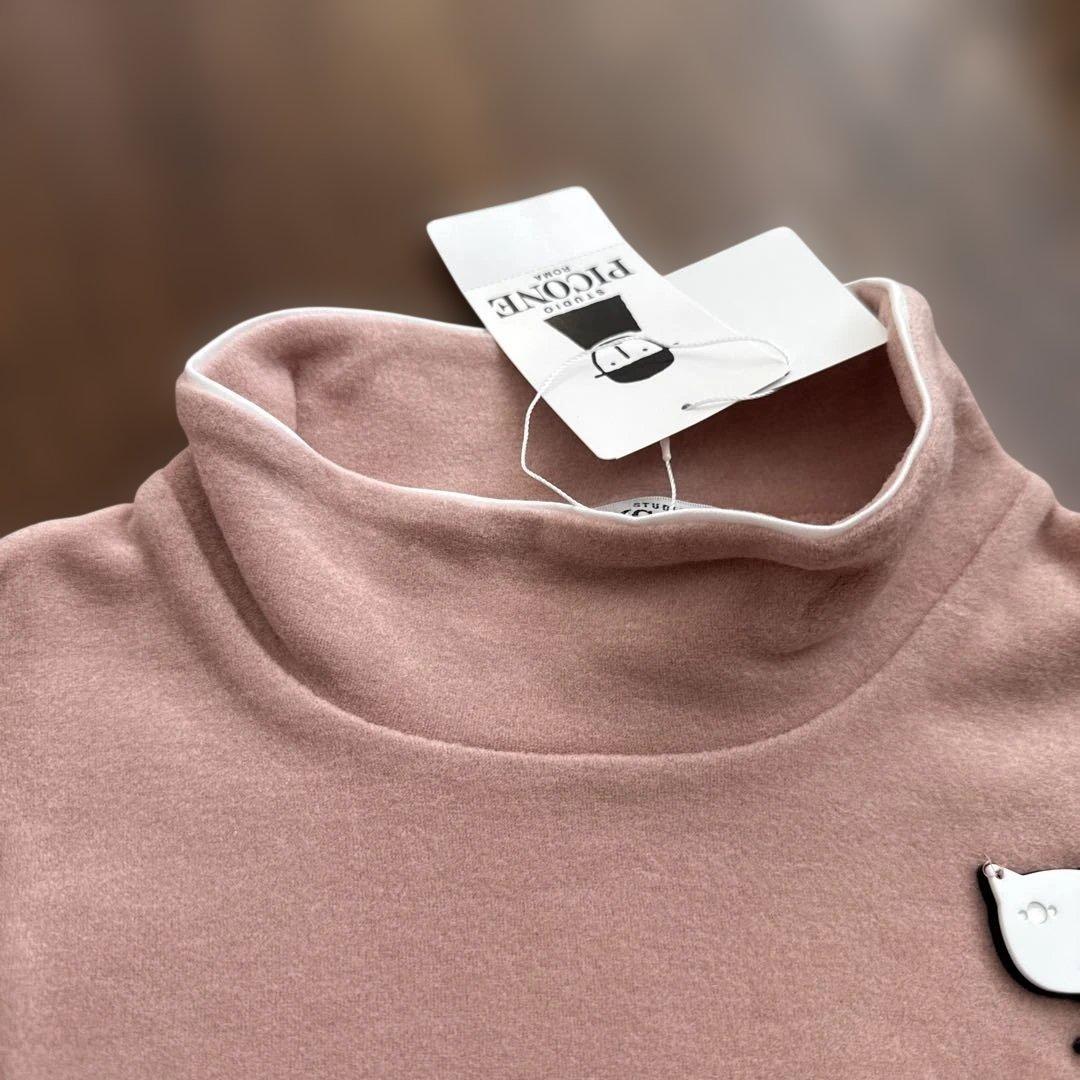 ピッコーネ　ピンク タートルネック 猫のブローチ付き　40 新品、未使用