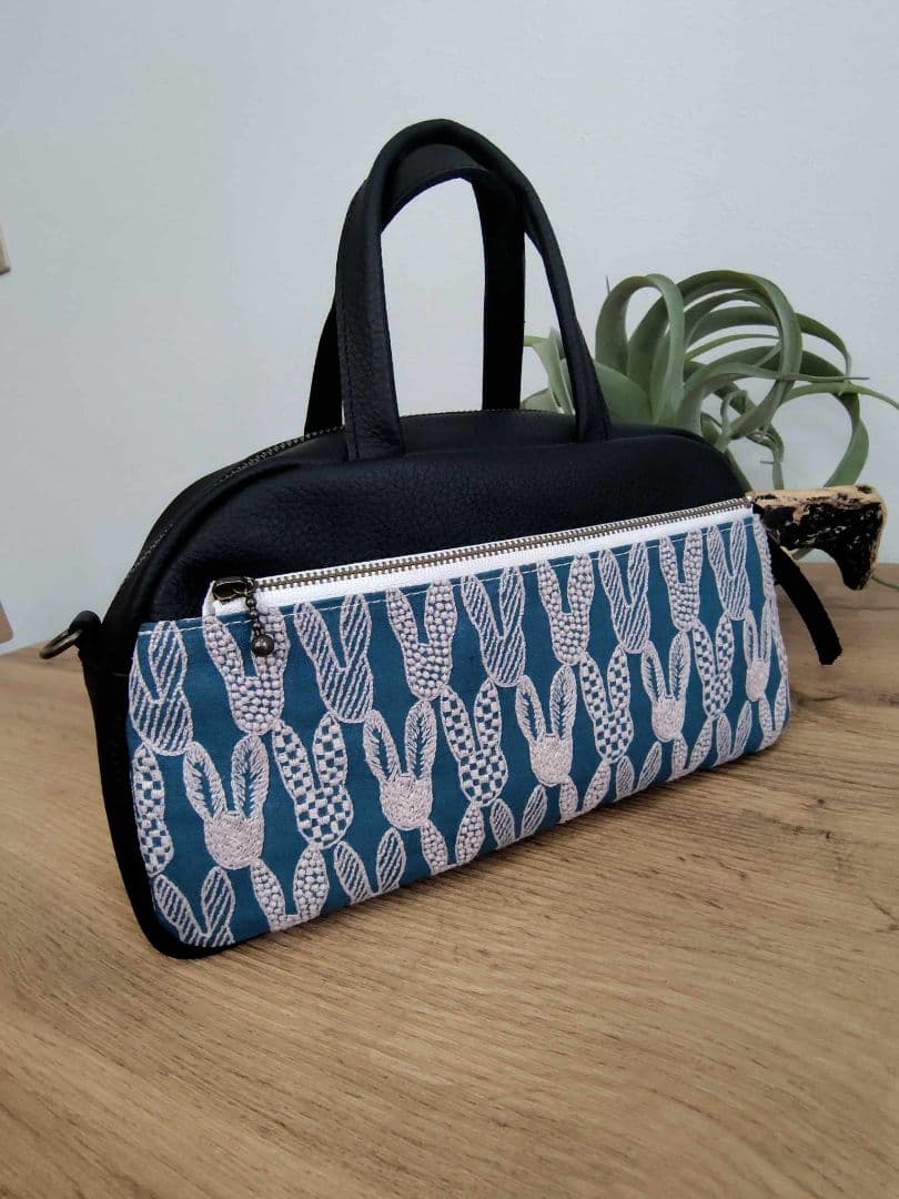 ミナペルホネン/pomppiaポンピアブルー/ラウンドボストンブラック本革