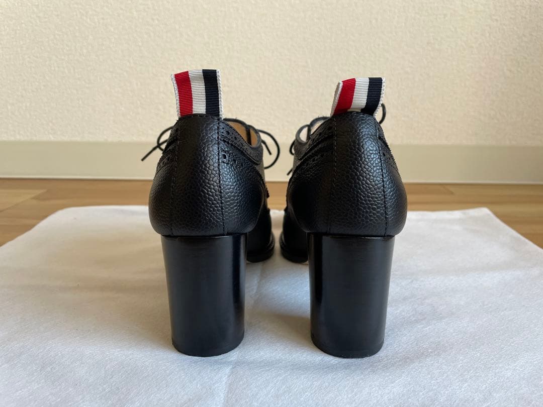 THOM BROWNEロングウイングブローグスタックドヒールペブルグレインレザー