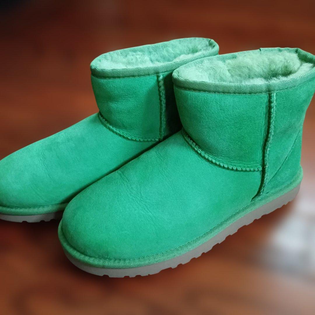 UGG オーストリア　ムートンショートブーツ　(美品)　☆希少カラー☆