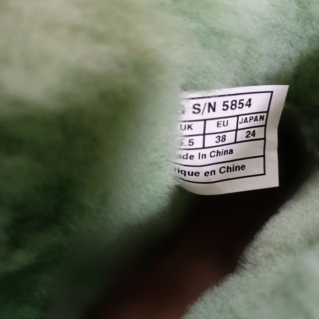 UGG オーストリア　ムートンショートブーツ　(美品)　☆希少カラー☆