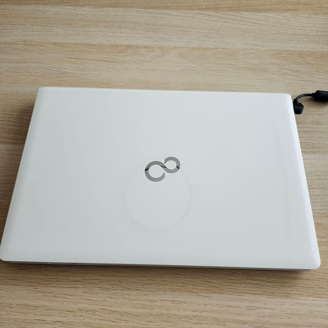 富士通 LIFEBOOK 15.6インチ ホワイトノートPC