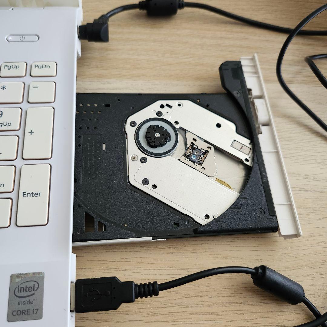 富士通 LIFEBOOK 15.6インチ ホワイトノートPC