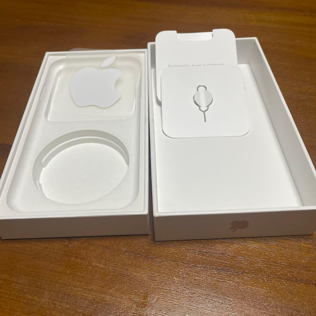 iPhone 11 64GB ホワイト 本体　SIMフリー