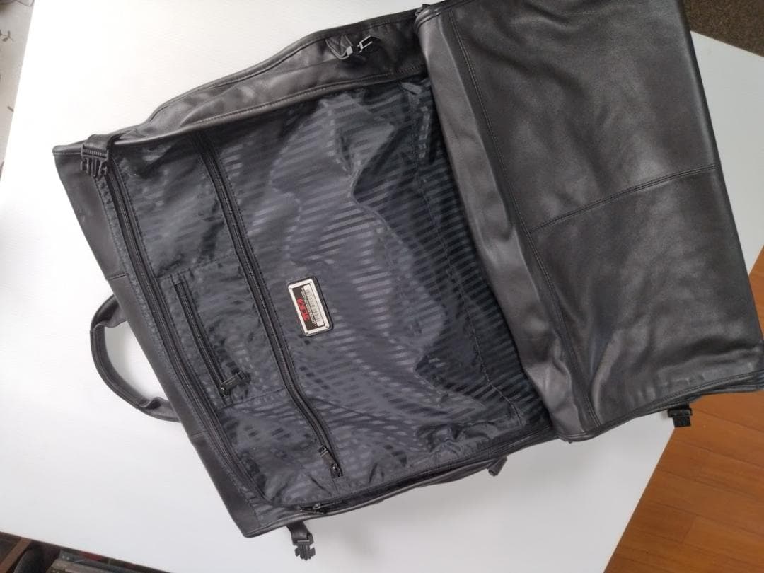 TUMI レザー ブラック ガーメントバッグ スーツ ビジネス 出張 旅行