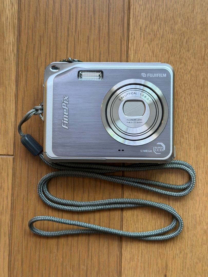 デジタルカメラ FUJIFILM FinePix V10