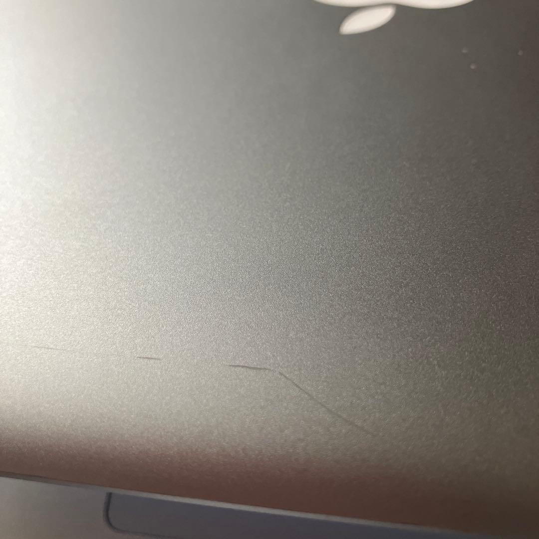 MacBook Pro 本体 + Apple Magic Mouse