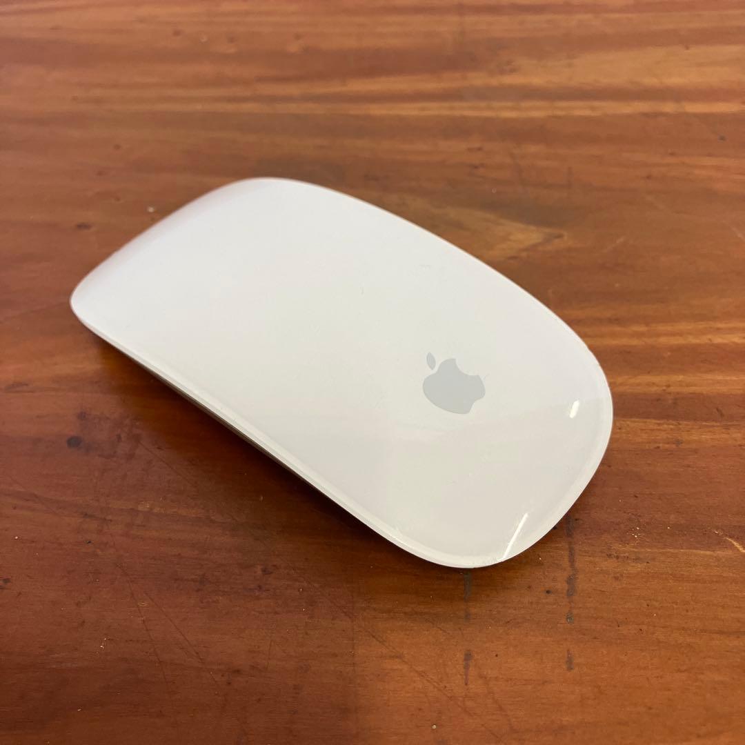 MacBook Pro 本体 + Apple Magic Mouse