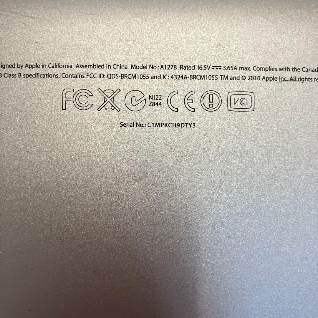 MacBook Pro 本体 + Apple Magic Mouse