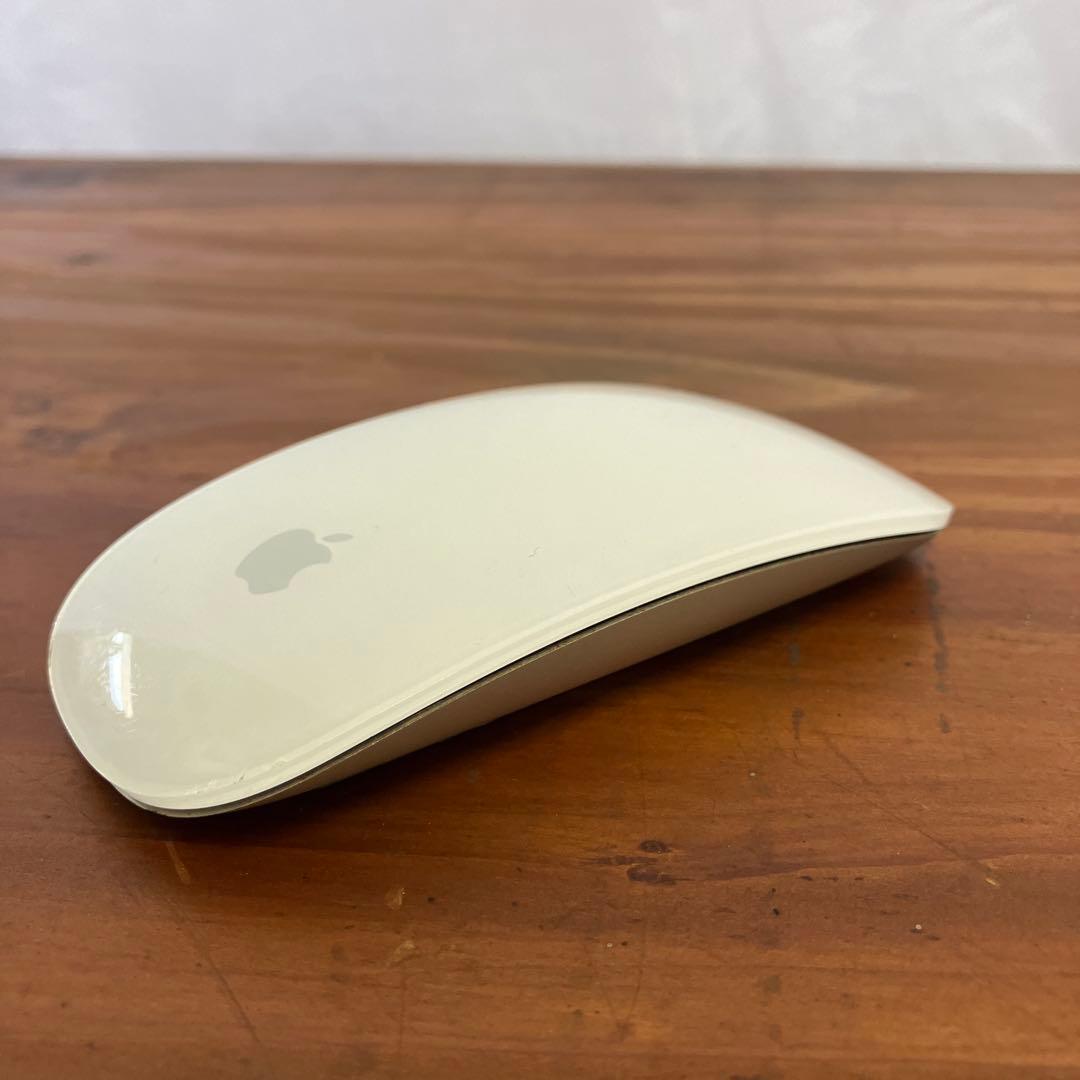 MacBook Pro 本体 + Apple Magic Mouse