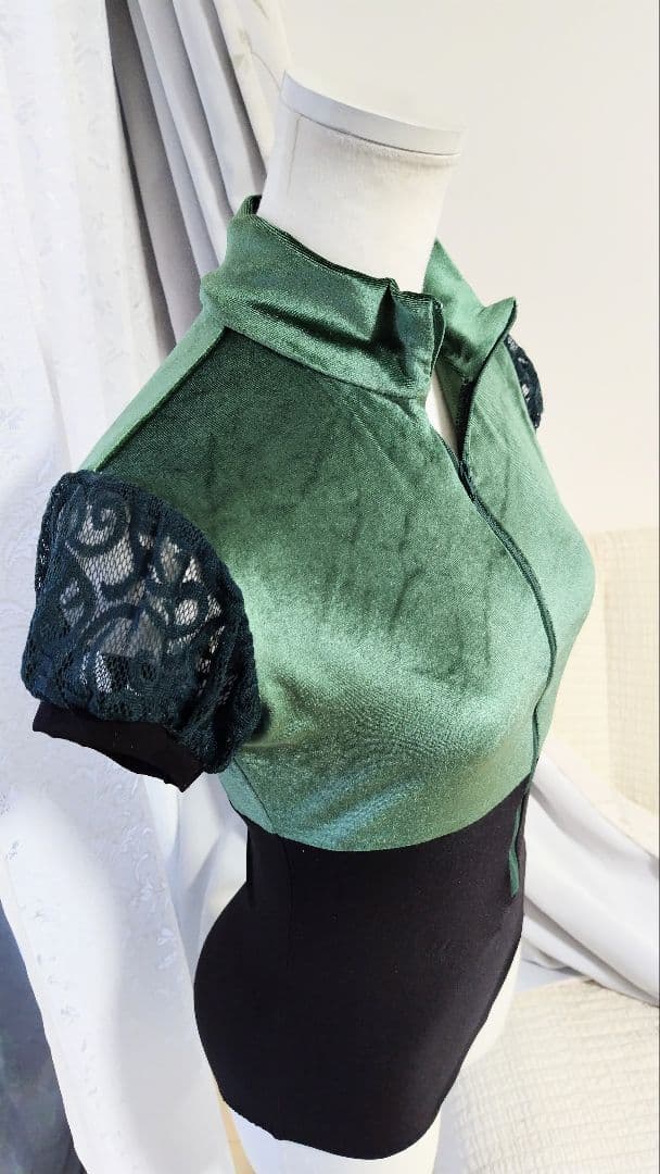 M～Ⅼ／深緑が落ち着いた雰囲気を醸し出す、エレガントなベロアファスナーレオタード