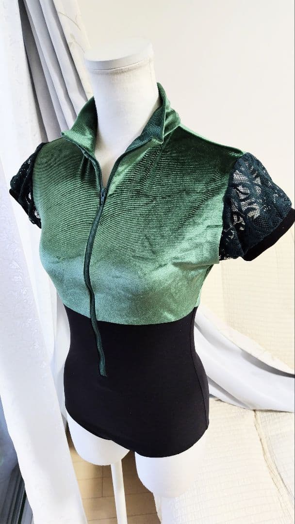 M～Ⅼ／深緑が落ち着いた雰囲気を醸し出す、エレガントなベロアファスナーレオタード