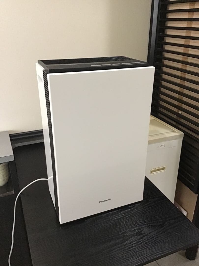 Panasonic 空気清浄機 ホワイト スリムタイプ　Ziaino