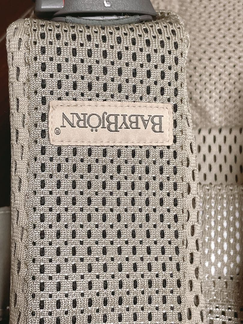 ベビービョルン メッシュONE KAI Air 抱っこひも グレージュ 美品